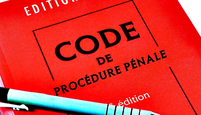 Dessaisissement du juge d’instruction : la mention « s’en rapporte » ne vaut pas réquisition